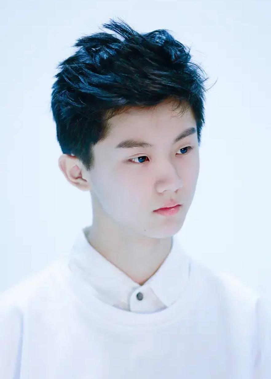 马嘉祺在快乐大本营唱快乐星球,马嘉祺被团队围唱什么是快乐星球