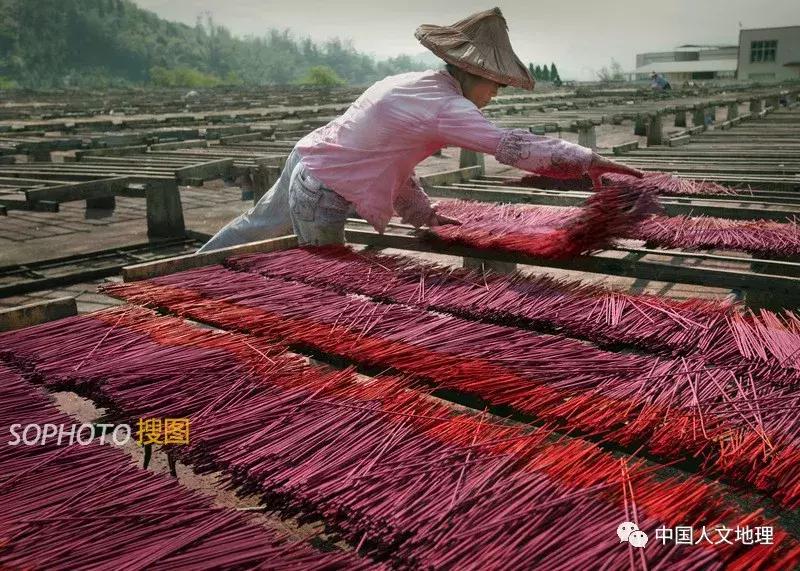 祖祖辈辈传下来的制香手艺,老百姓手工制香