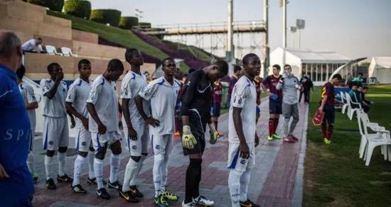 归化我们学不了日本学卡塔尔？但卡塔尔也不是这么干的……