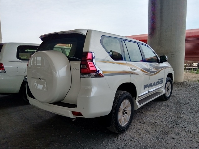 2022丰田新款越野suv大七座,丰田霸道suv越野4驱2020款