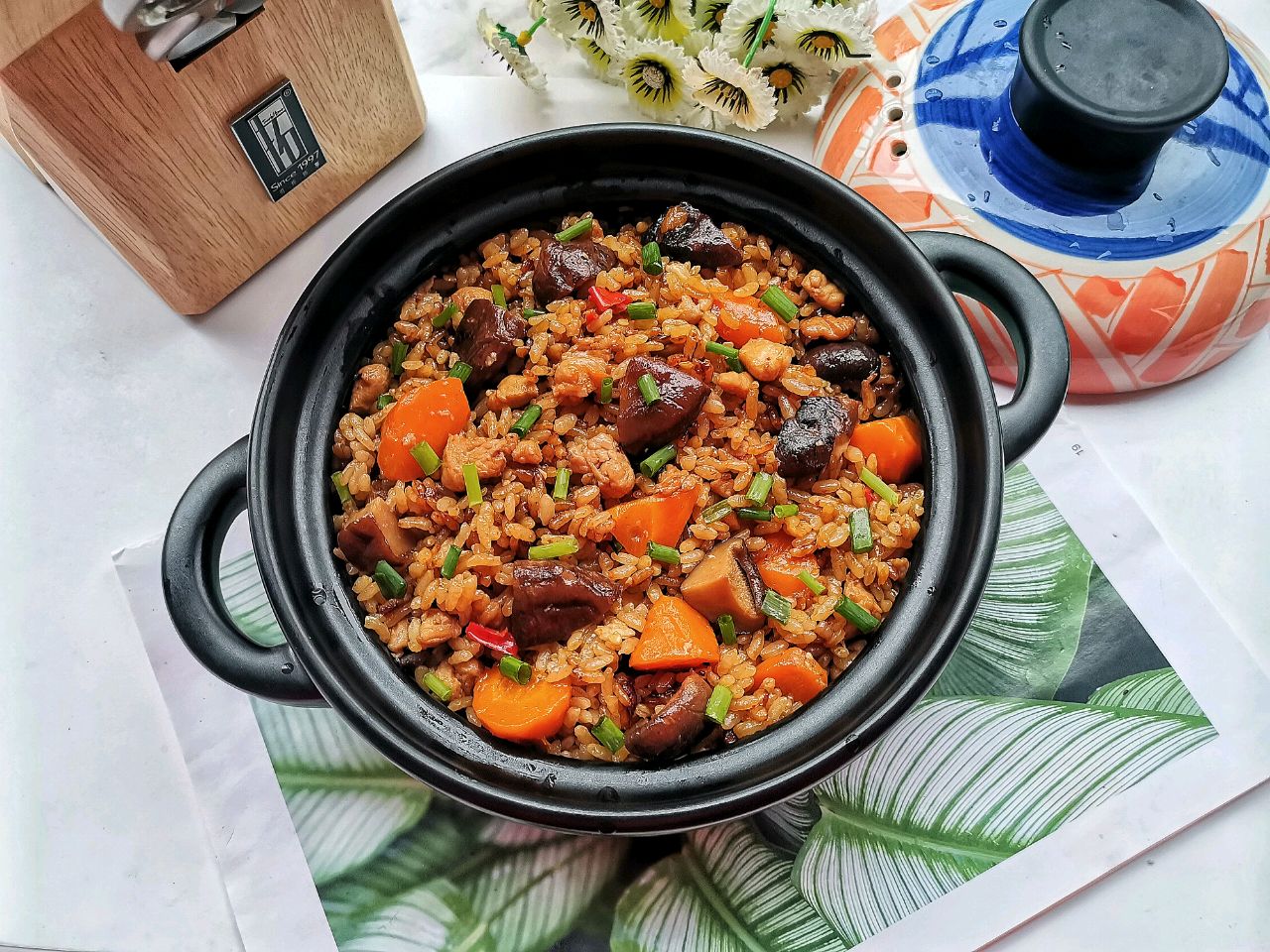 电饭锅香菇鸡丁焖饭,懒人版香菇鸡腿焖饭