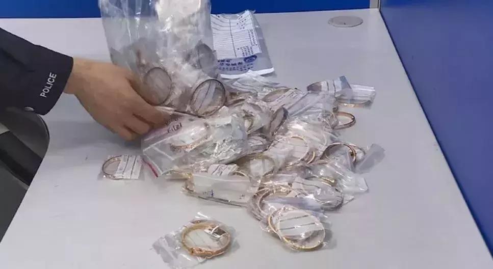 卡地亚纪梵希香奈儿,房间里堆满化妆品