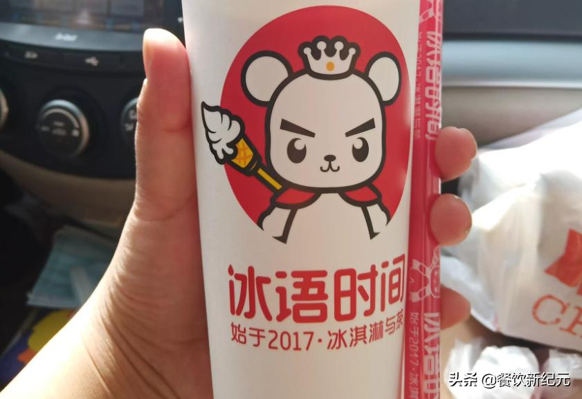 河南新乡，男子买奶茶表示蜜雪冰城好喝，浑然不知，这是山寨店