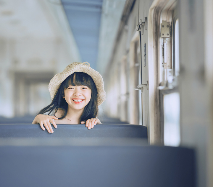 他所拍摄的萌娃温暖人心,满足了你对女儿的全部幻想