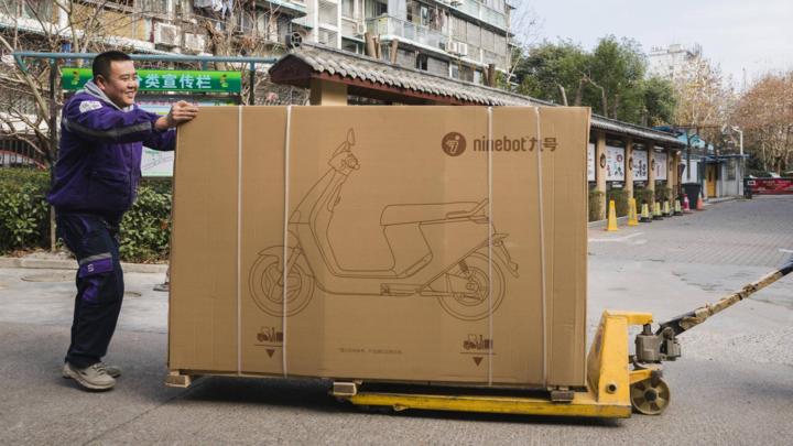 大灯炫酷有型,九号e100大灯效果