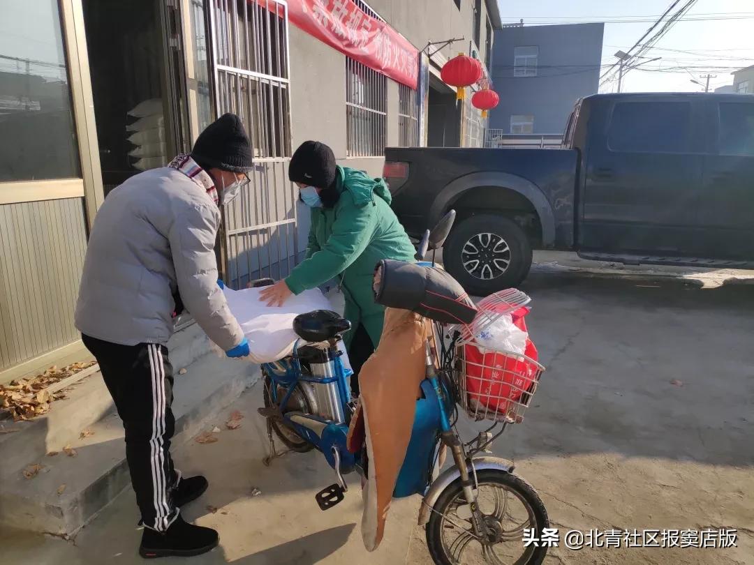 驻村工作队为村民购买生活物资,窦店疫情防控工作