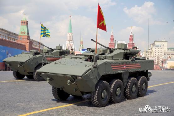 俄军士兵为什么要坐在车顶上?浅谈苏联装甲运兵车和步战的取舍