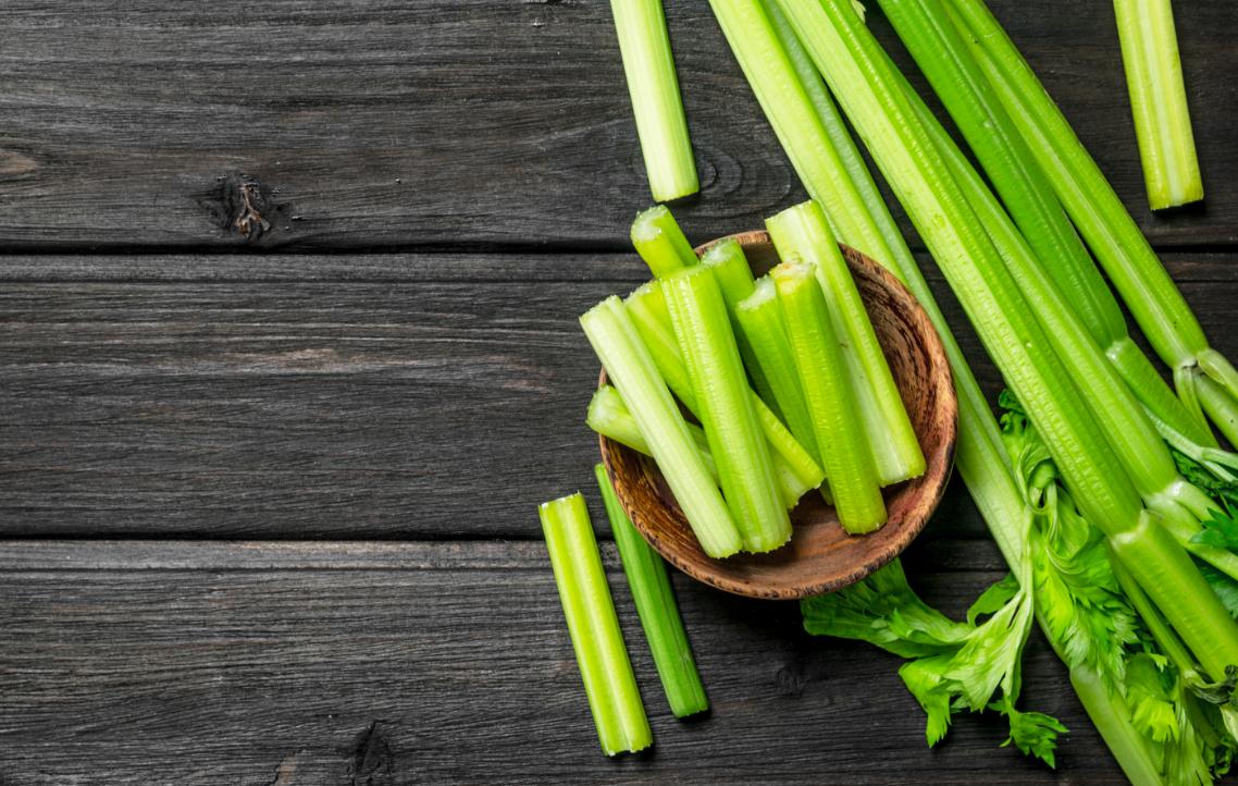 芹菜与黑木耳同吃可以降血压吗,芹菜真的能降血压还能排毒