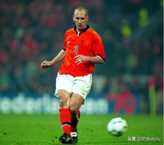 克鲁伊夫荷兰全攻全守集锦,荷兰三剑客是克鲁伊夫培养的吗