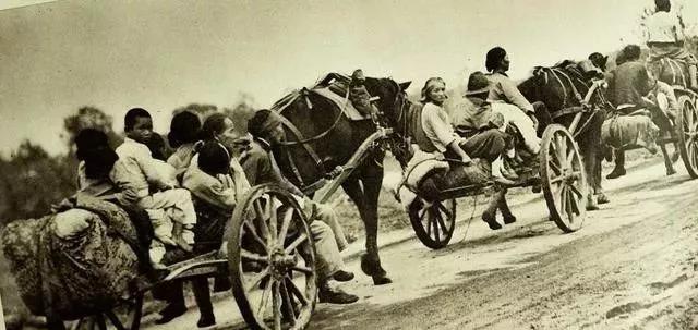 *京大南***杀屠**日寇*杀屠**3000人后在尸体堆中找活人,用*刀刺**挑女性取乐