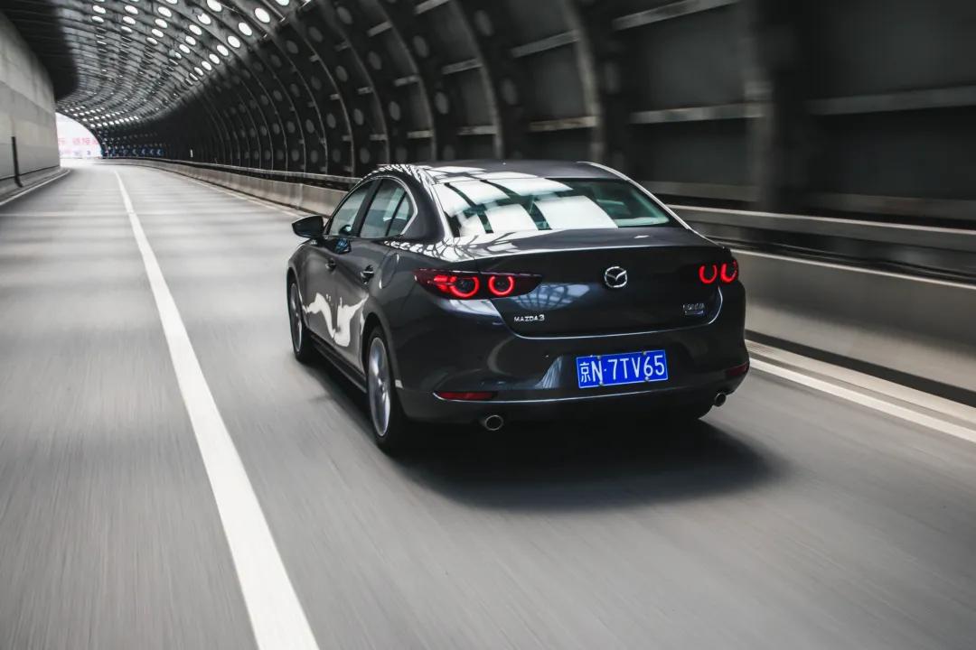 11.59万思域,思域的cvt和昂克赛拉的6at哪个好