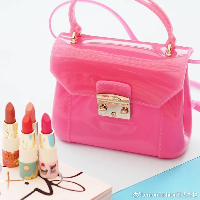 furla包包属于奢侈品吗,furla最新款包