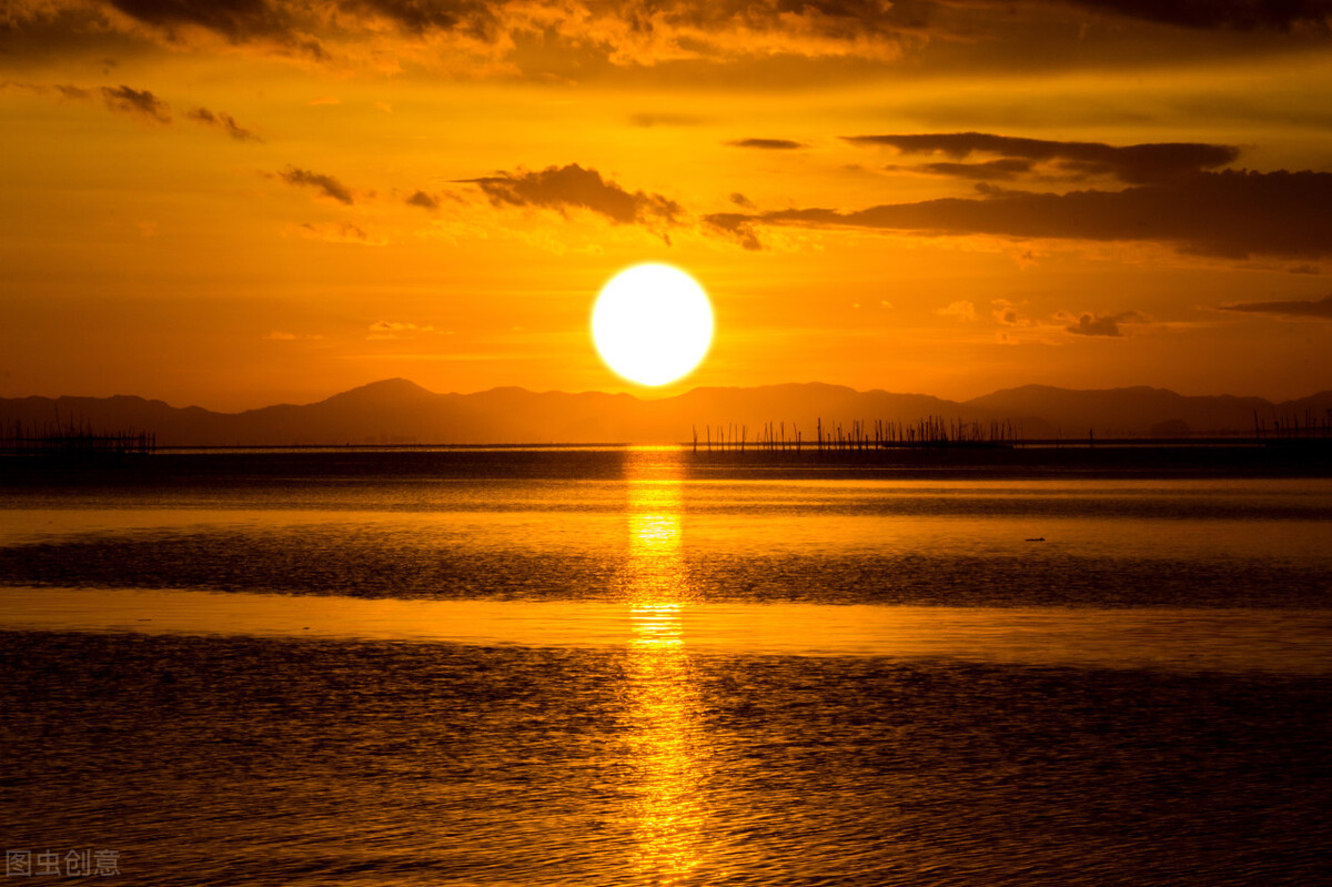 一只孤独的船原文,一只孤独的船是一首情诗吗