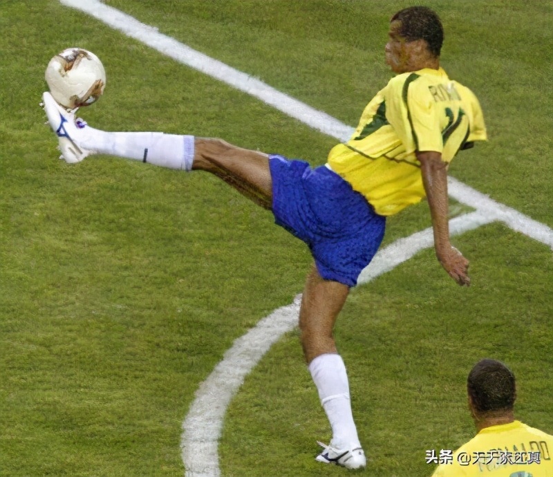 足球十大罕见射门方法,足球十大不可思议的远射