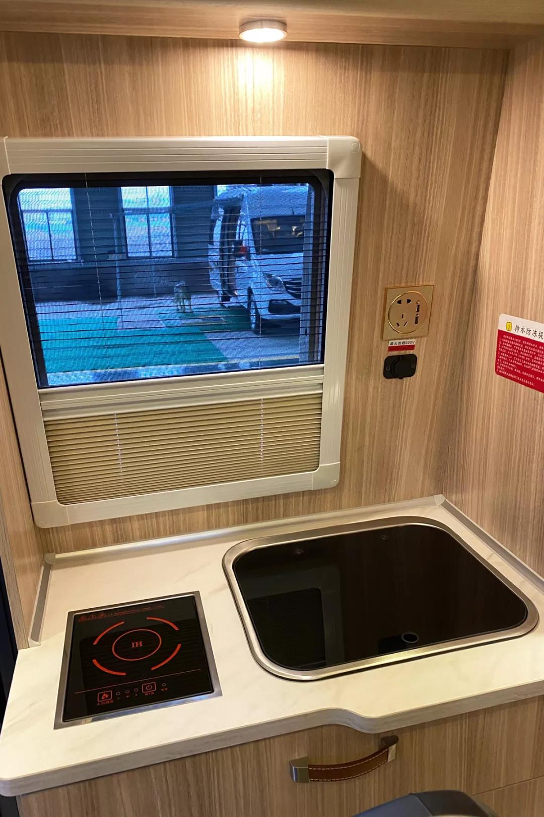 最新款大通v80b型房车,大通原厂2018款rv80b型短轴房车