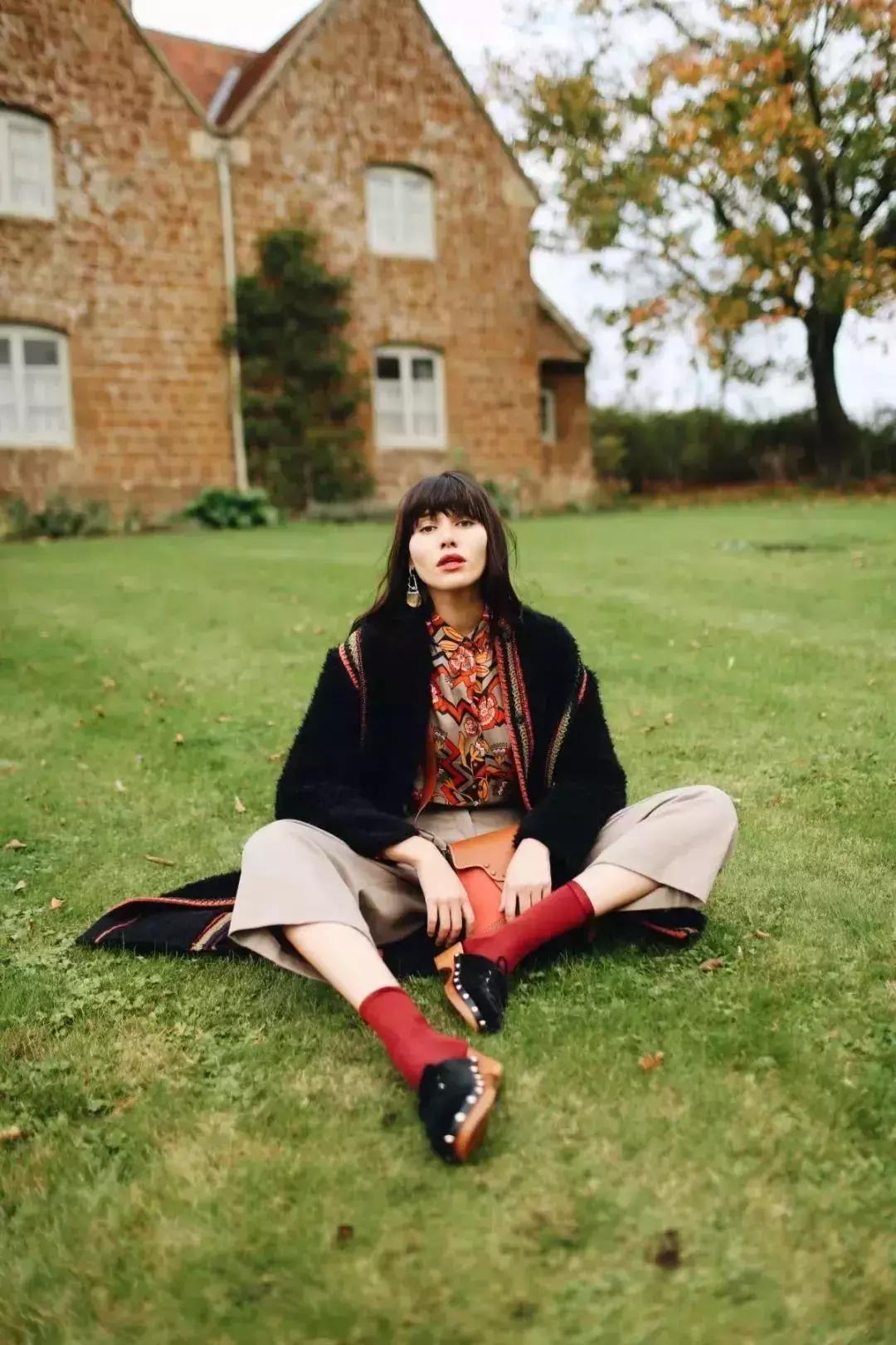 杨幂热巴穿的这些款式超出彩,杨幂热巴实力种草的牛仔外套