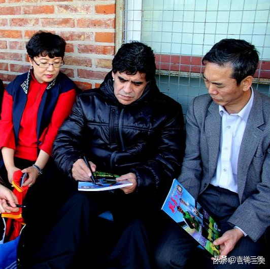 致敬马拉多纳英超,致敬马拉多纳颠球