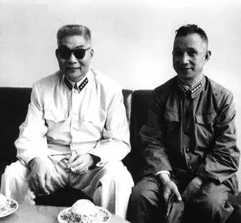 毛主席如何评价林彪粟裕在两个战场的表现？