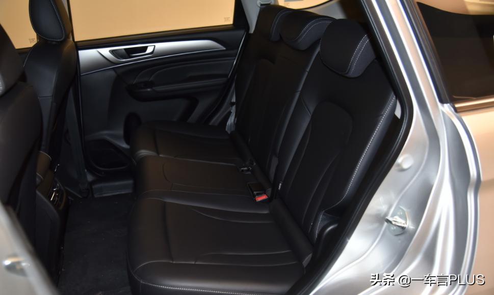 12万的五座中型suv自动挡,几万块钱自动挡双动力新车suv