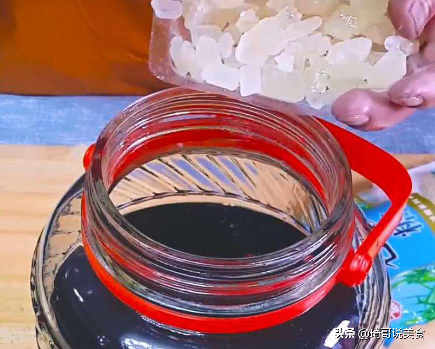 桑葚泡酒配方及功效与作用,桑葚泡酒喝的功效做法大全