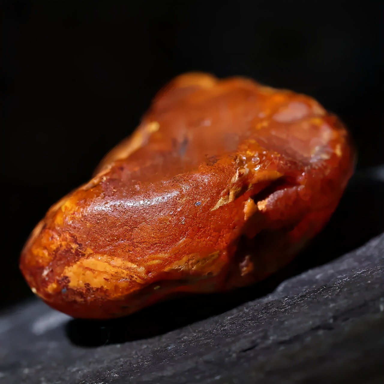 刚买回来的蜜蜡有裂痕有没有事,蜜蜡为什么没有碰就裂开了