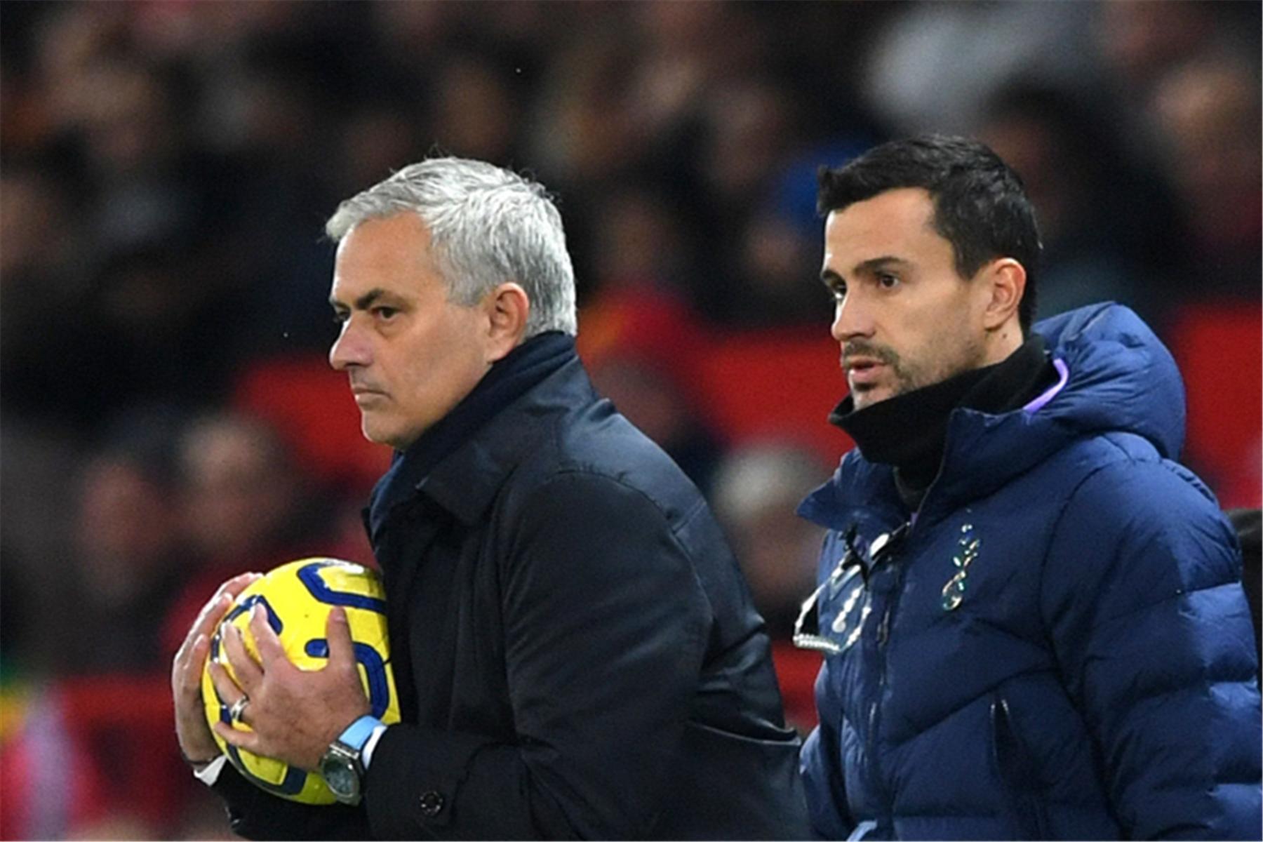 回顾曼联大厦一步步倒塌的过程索帅该如何带年轻红魔重返巅峰？