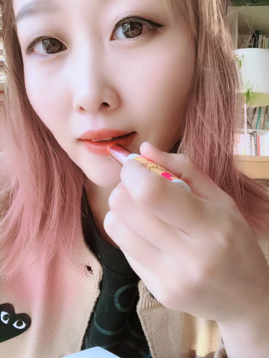 朋友圈精致生活却一地鸡毛,精致朋友圈背后的真实故事