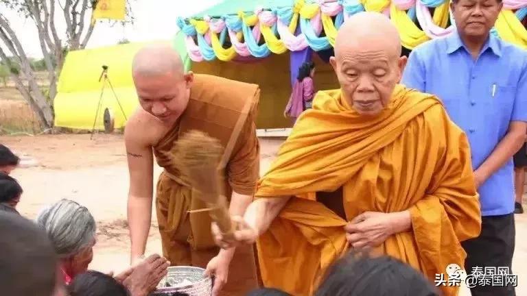 这名一生捐款60亿的高僧走了，曾救人无数，泰王也向他下跪……