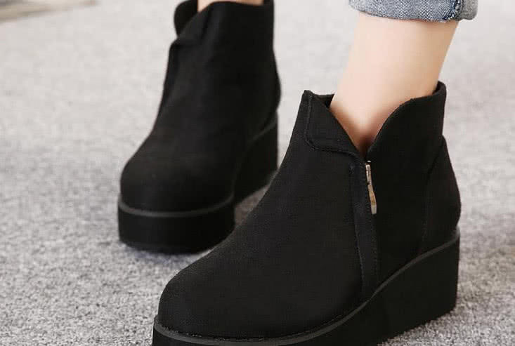 绒面鞋的正确清理方式,卡其色翻毛绒面鞋子脏了怎么清洗