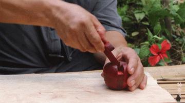 中国宝藏爷爷靠玩木头火到国外了,中国宝藏爷爷玩木头火到国外了