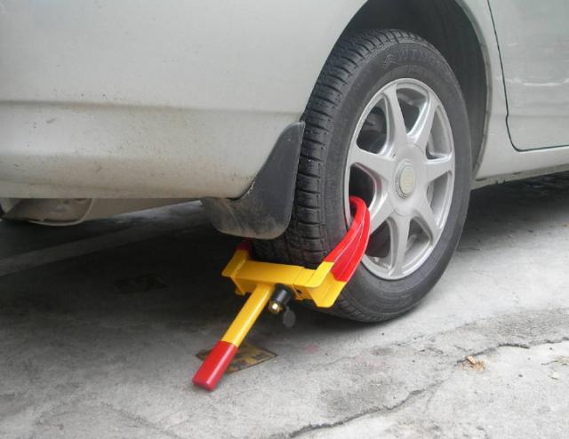 轮胎被锁住怎么办,车锁轮胎怎么开锁