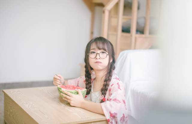 选对镜框提升气质,选对眼镜颜值要翻倍