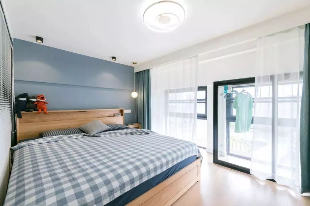 64㎡现代轻奢公寓，买了小复式，这样装修好精致