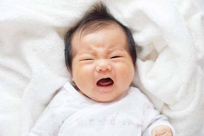 宝宝声嘶,一个多月宝宝哭闹不止声嘶力竭