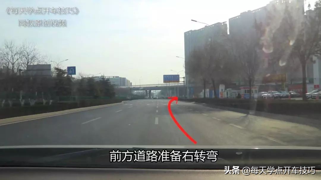 掉头专用车道掉头技巧避免刮蹭,道路左右转弯如何防止车头剐蹭