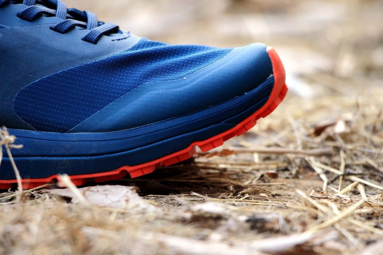 透气抗水登山鞋,耐磨防滑透气缓震登山徒步鞋