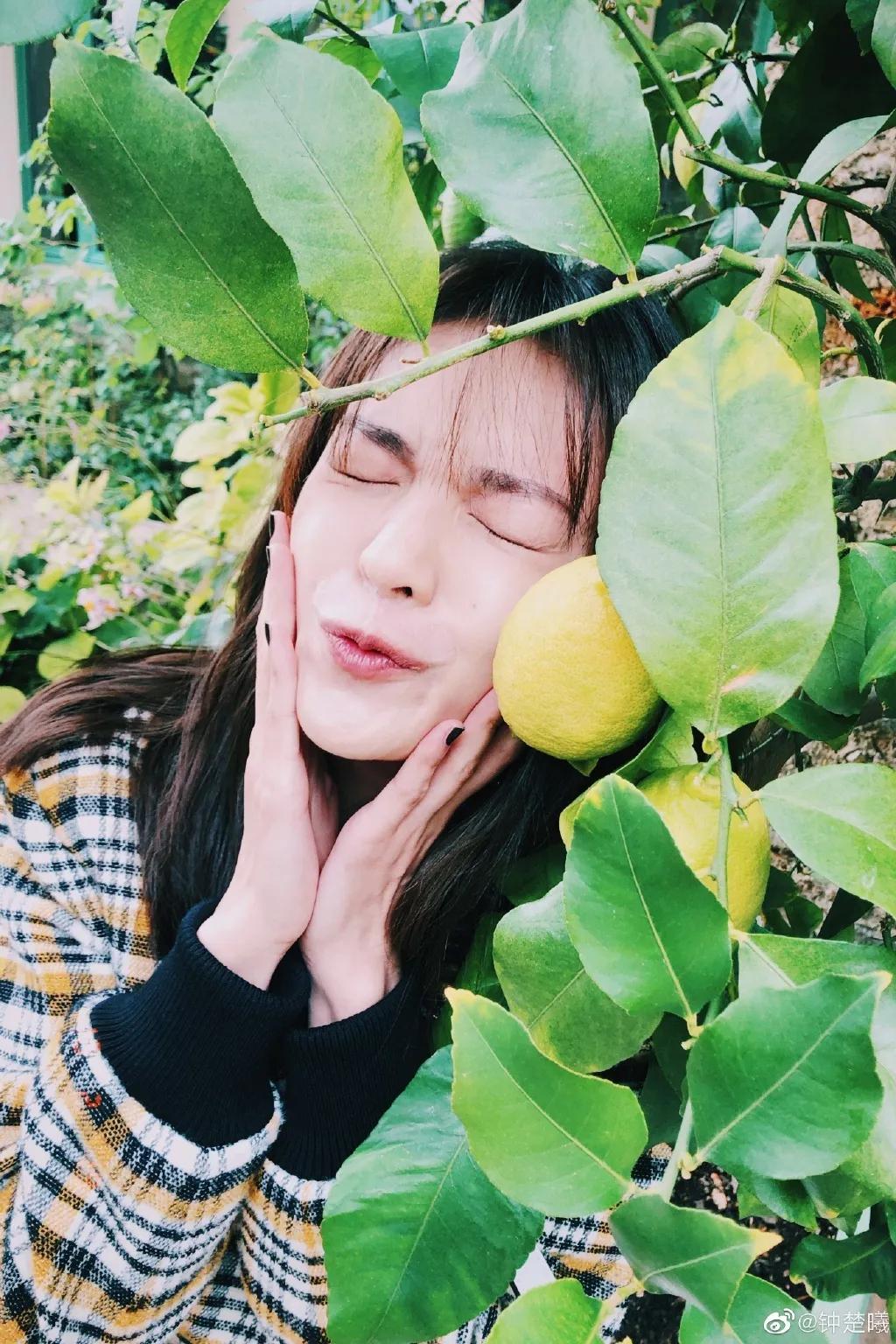 模特拍照姿势怎么调,模特拍视频如何保持松弛感