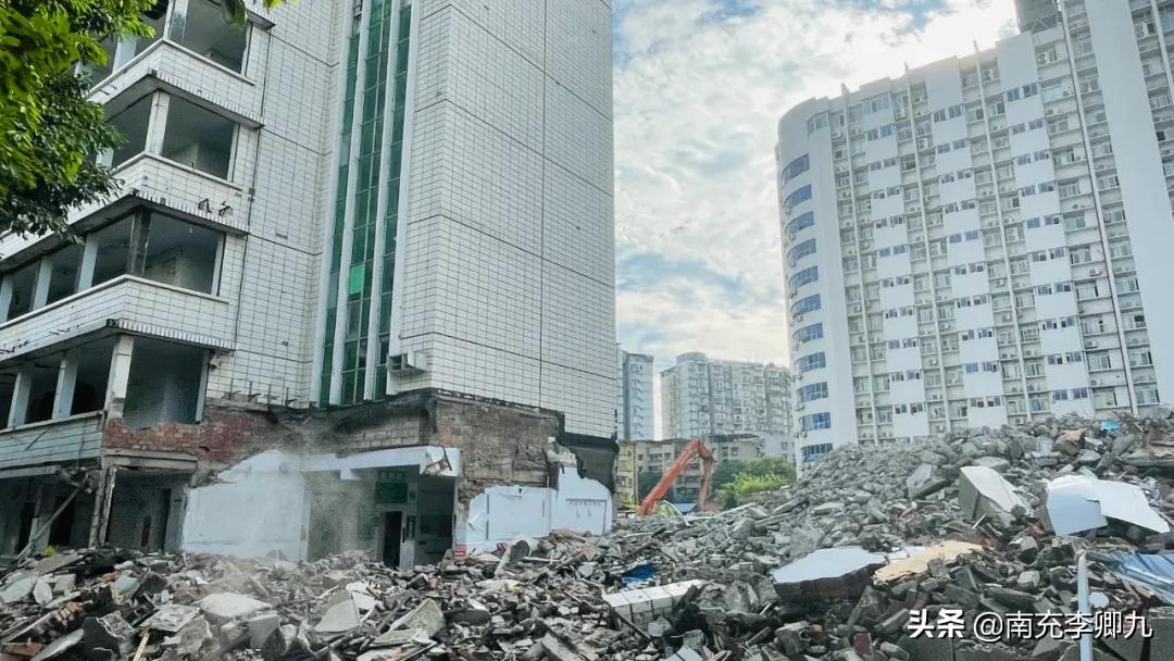 南充市川北医学院老院区,陪伴40年的老房翻新感慨