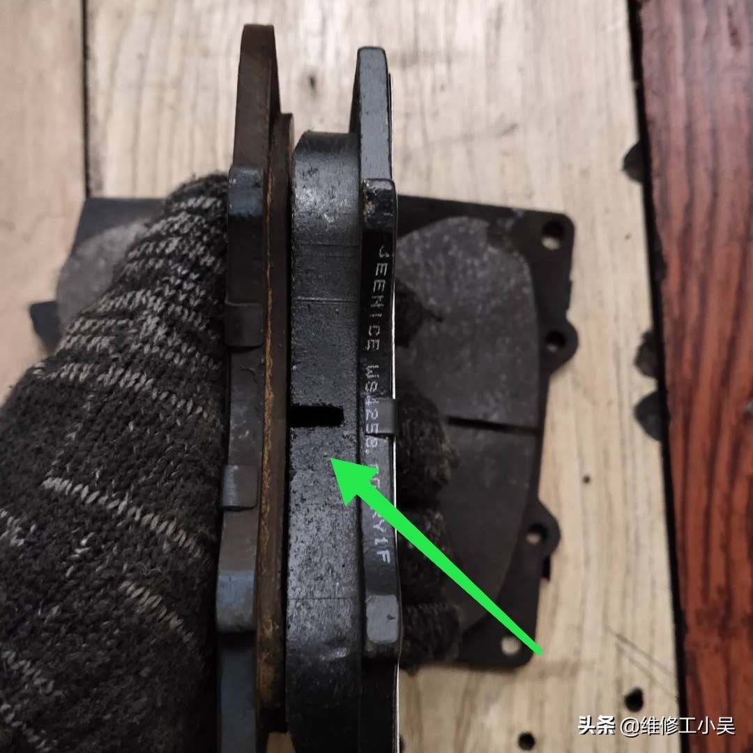 丰田霸道后刹车片异常磨损,霸道刹车片更换教程