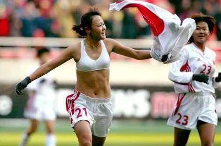 中国女足2003年滕巍进球的那一刻,女足名将滕巍