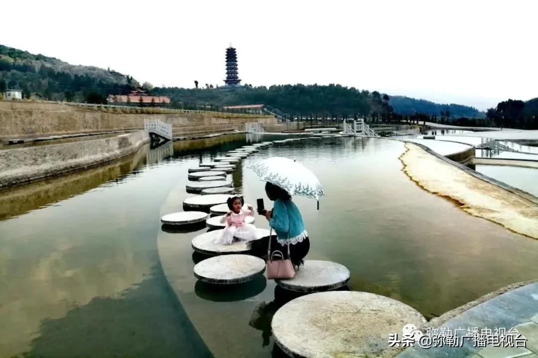 弥勒美食推荐离湖泉景区最近,弥勒五彩云池风景区