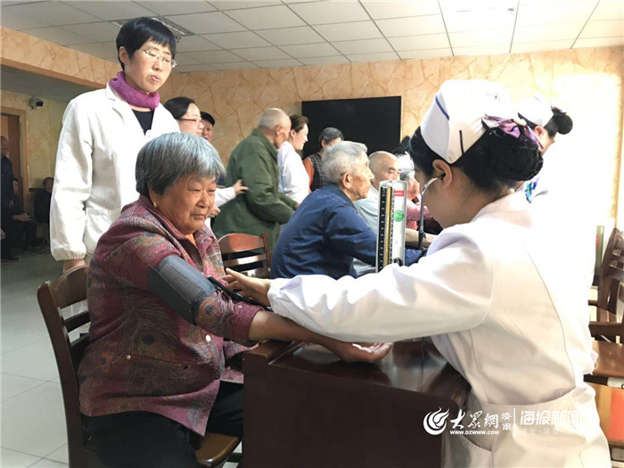 莱矿医院走进济南市嬴城光荣院开展“健康中国科普助力”义诊活动关爱老人身体健康