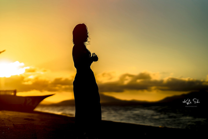 在海洋上与世隔绝的小岛,到大海里面就找一个小岛去生活