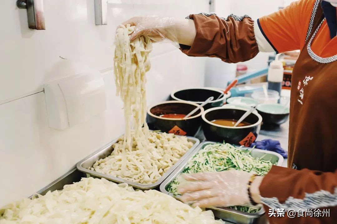 徐州凉皮开到悉尼！健身私教亲手烹制！美味到极致，还有变态辣…