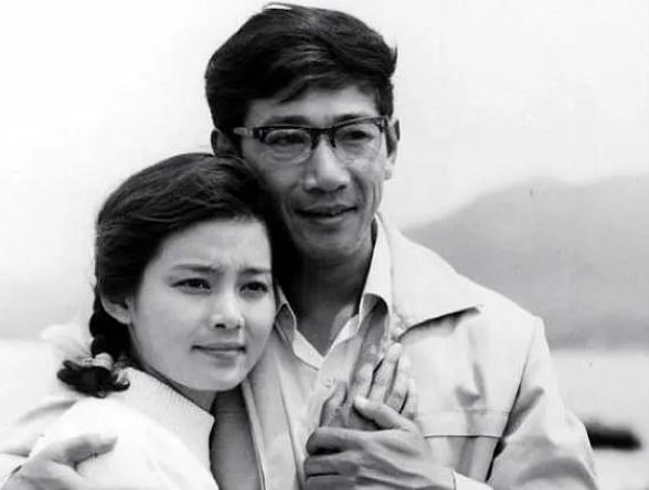 既有实至名归的双黄蛋，也有宁缺毋滥的空缺，最早那届金鸡奖好刚