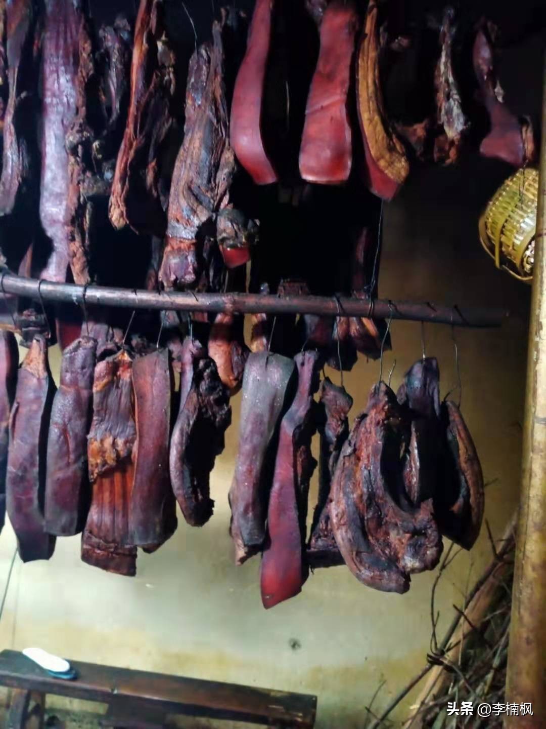 安化发展经济的要素单一，但安化擂茶、柴火腊肉可以做成特色产业