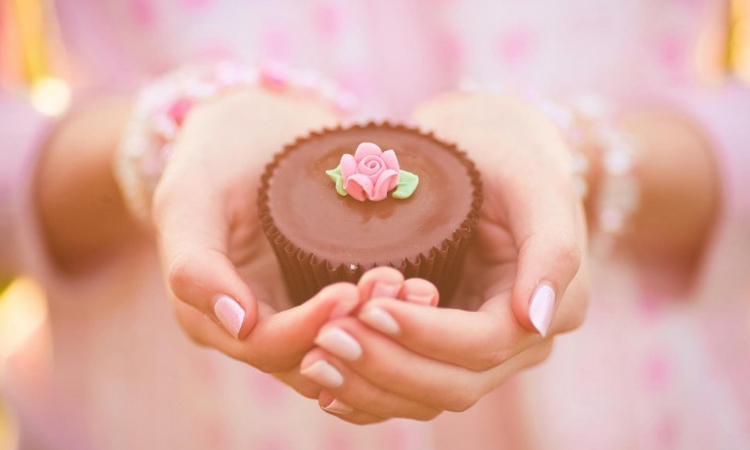 适合手黑黄皮显白指甲油,手黑的人涂什么指甲油最显白