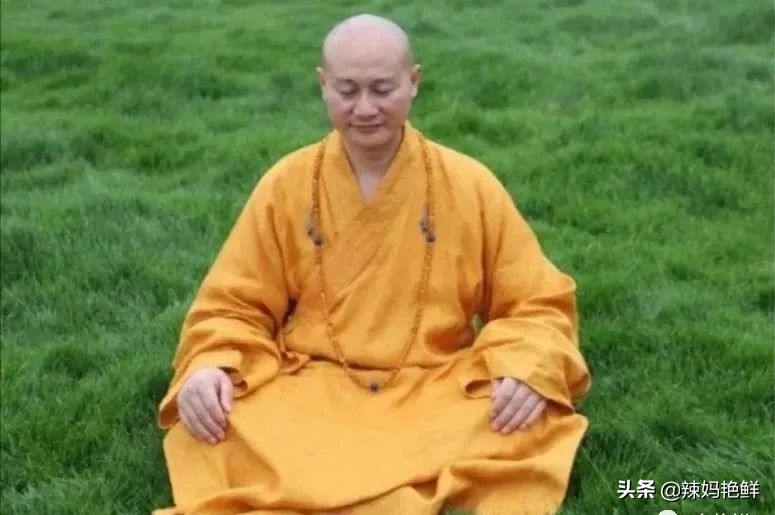 看起来驼背的几种情况,驼背后背中间驼怎么矫正