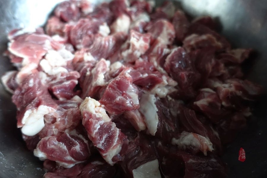 香气四溢的牛肉面，让家人吃得好舒服，自己擀的面条也是关键