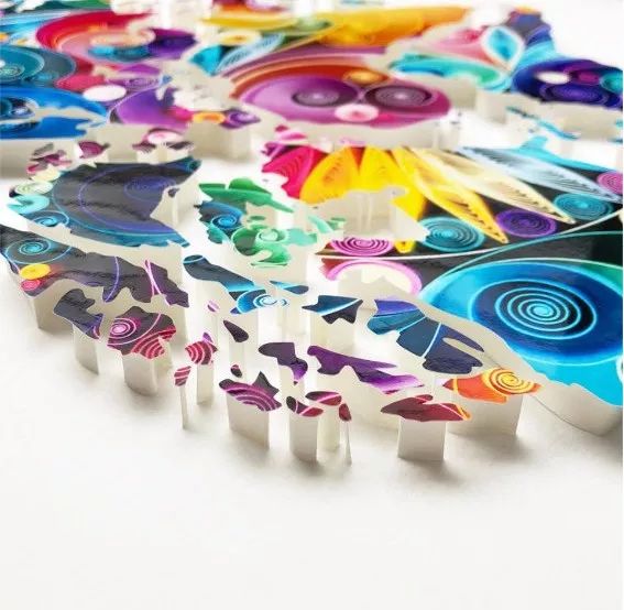 五颜六色的纸拼凑在一起,150万网友围观,这还真是优点水平的